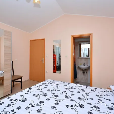 Bisko With Heated Pool & Jacuzzi