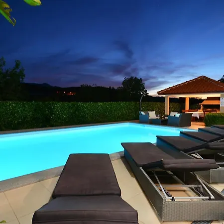 Bisko With Heated Pool & Jacuzzi Trilj