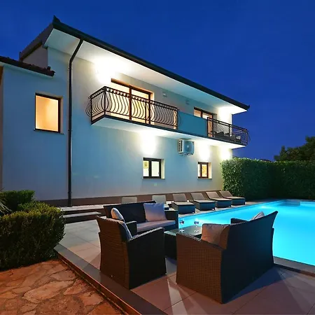 Bisko With Heated Pool & Jacuzzi *