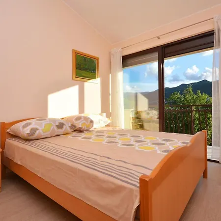 Villa Bisko With Heated Pool & Jacuzzi Trilj