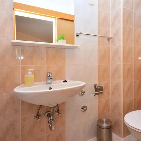 Bisko With Heated Pool & Jacuzzi Trilj