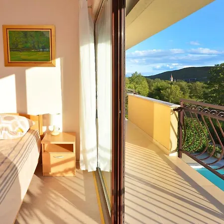 Villa Bisko With Heated Pool & Jacuzzi *