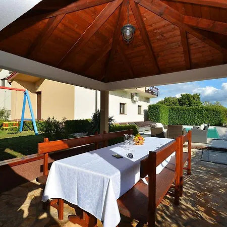 Villa Bisko With Heated Pool & Jacuzzi Trilj