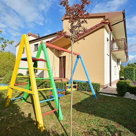 Villa Bisko With Heated Pool & Jacuzzi Trilj