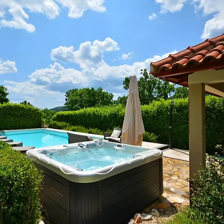 Bisko With Heated Pool & Jacuzzi Trilj
