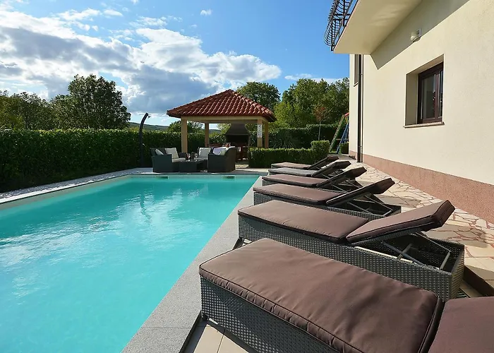 Bisko With Heated Pool & Jacuzzi Villa