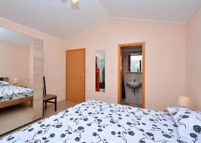 Bisko With Heated Pool & Jacuzzi