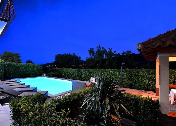 Bisko With Heated Pool & Jacuzzi *