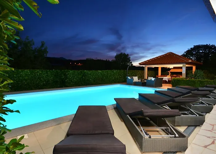 Bisko With Heated Pool & Jacuzzi Trilj