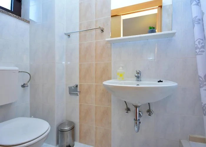Bisko With Heated Pool & Jacuzzi