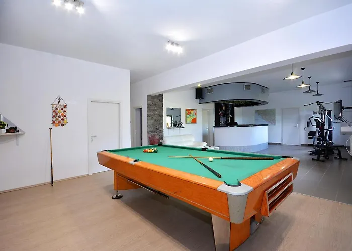 Bisko With Heated Pool & Jacuzzi Villa *