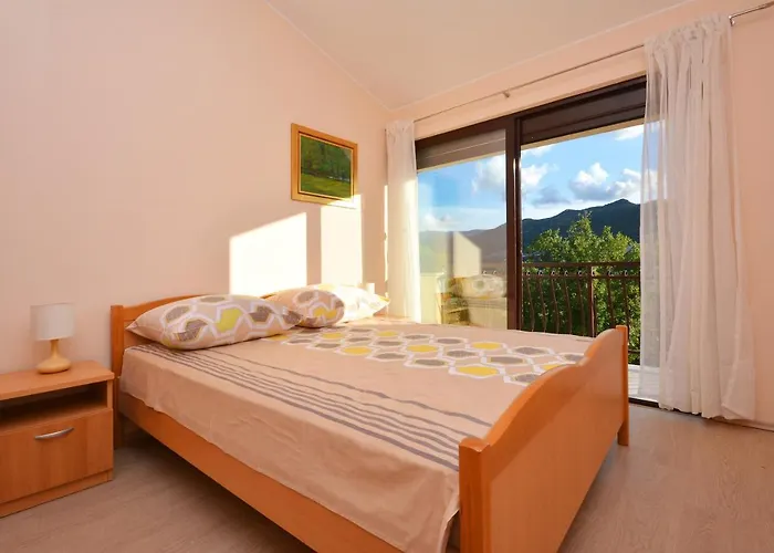 Villa Bisko With Heated Pool & Jacuzzi Trilj