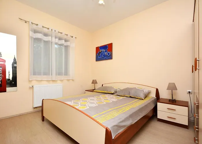Bisko With Heated Pool & Jacuzzi