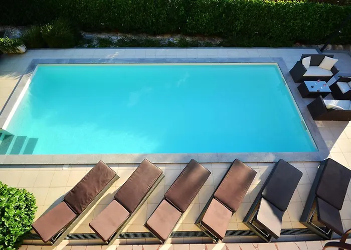 Bisko With Heated Pool & Jacuzzi Villa *
