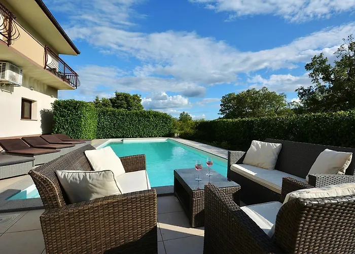 Bisko With Heated Pool & Jacuzzi Trilj