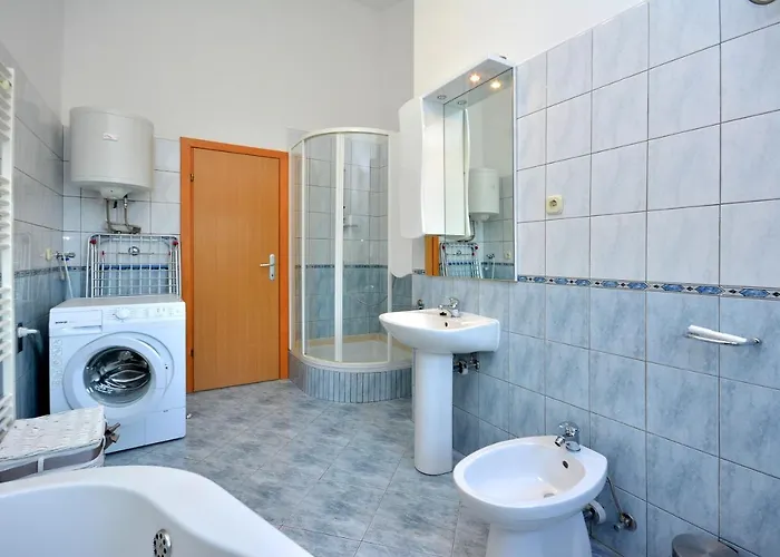Bisko With Heated Pool & Jacuzzi Trilj