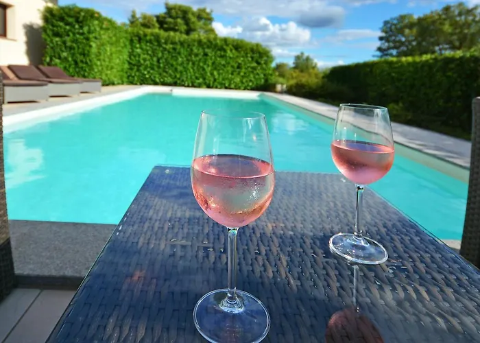 Villa Bisko With Heated Pool & Jacuzzi *