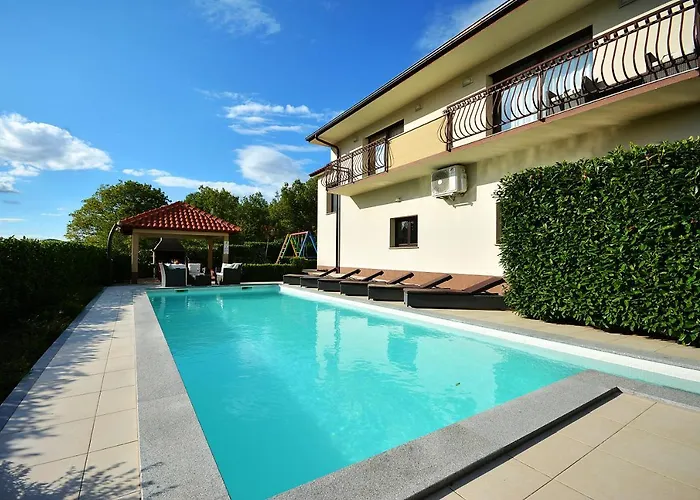Bisko With Heated Pool & Jacuzzi Villa Trilj