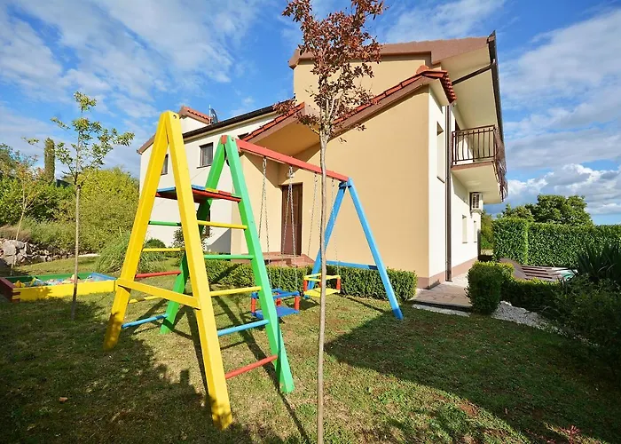 Villa Bisko With Heated Pool & Jacuzzi Trilj