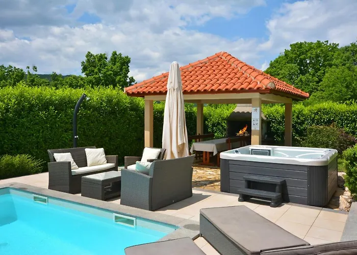 Bisko With Heated Pool & Jacuzzi *