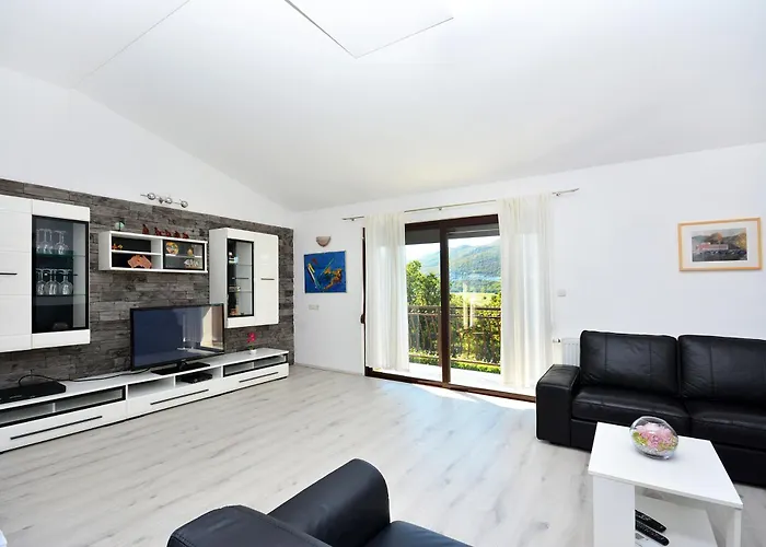 Bisko With Heated Pool & Jacuzzi