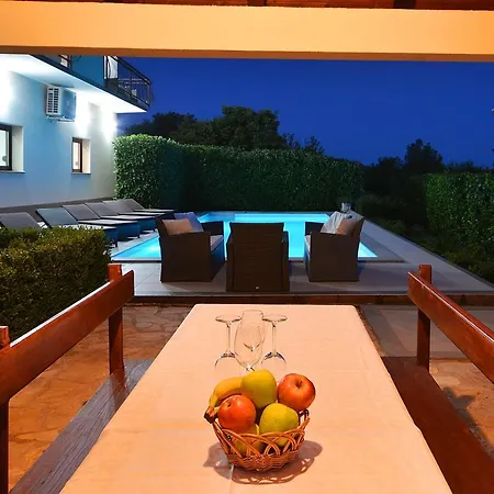 Bisko With Heated Pool & Jacuzzi Villa