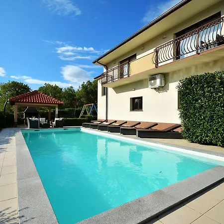 Bisko With Heated Pool & Jacuzzi ヴィラ Trilj