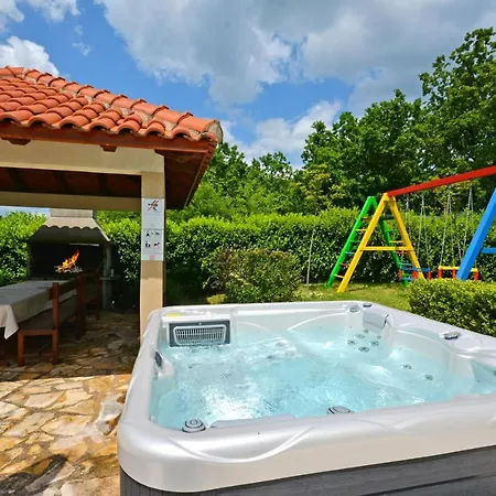 Bisko With Heated Pool & Jacuzzi ヴィラ Trilj