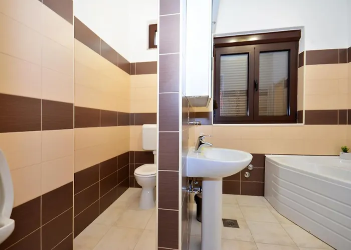 Bisko With Heated Pool & Jacuzzi Villa